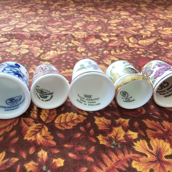 15 Collectible Thimbles - Picture 6 of 6